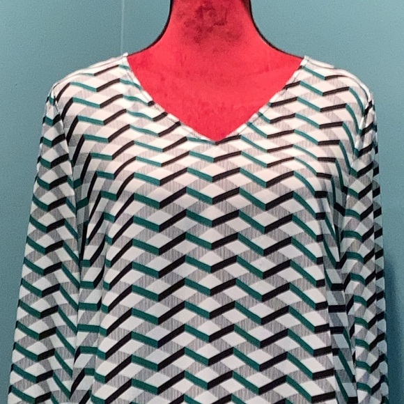 Worthington Green and Black Chevron Patterned Blouse Size Medium - Picture 2 of 13